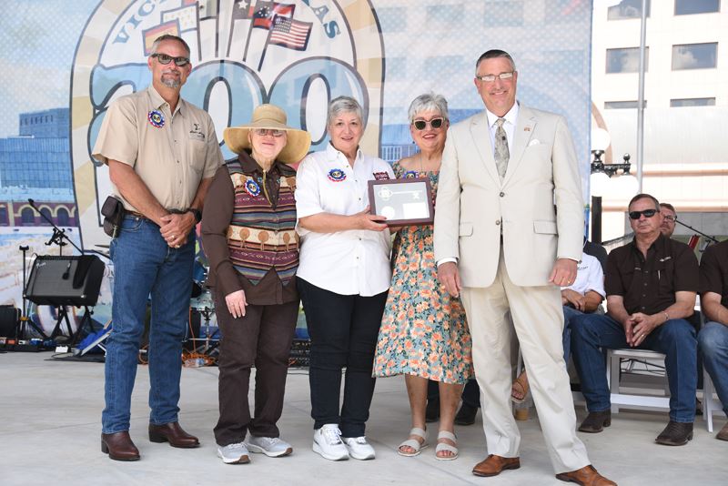 Mayor Crocker and De Leon family